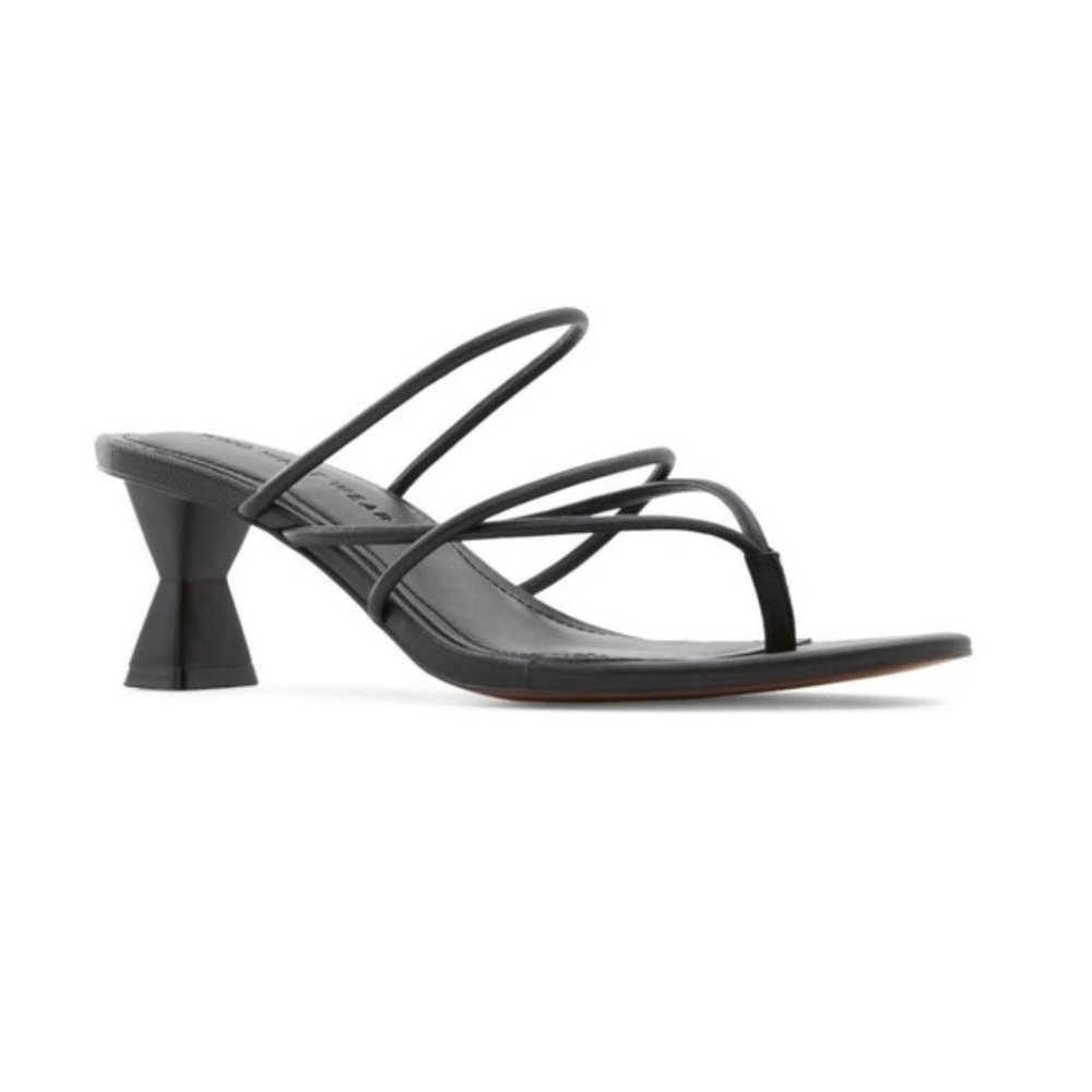 Who What Wear Black Strappy Sandals Size 7